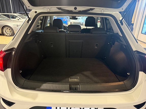 Volkswagen T-Roc 11 of 15