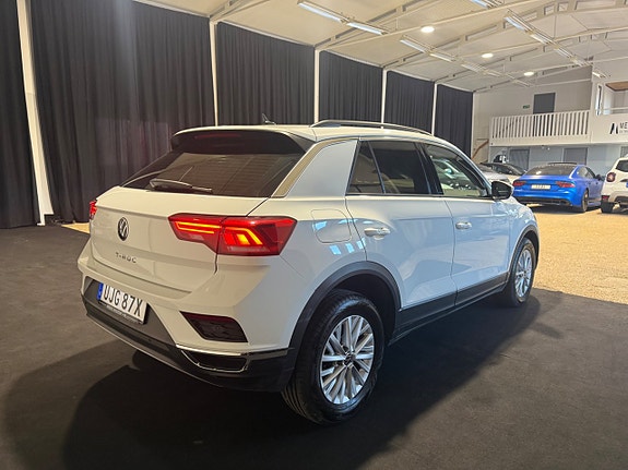 Volkswagen T-Roc 3 of 5