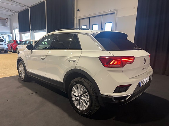 Volkswagen T-Roc 4 of 5