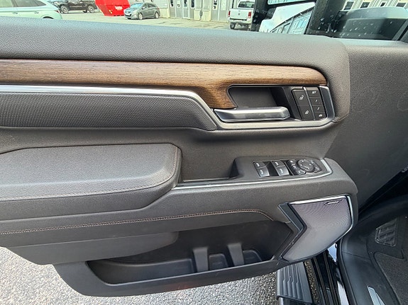 Chevrolet Silverado 2500 13 of 13