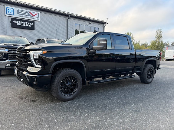 Chevrolet Silverado 2500 2 of 13