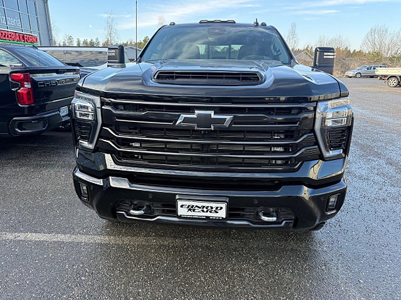 Chevrolet Silverado 2500 2 of 5