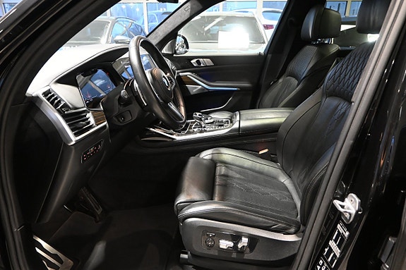 BMW X7 8 of 30