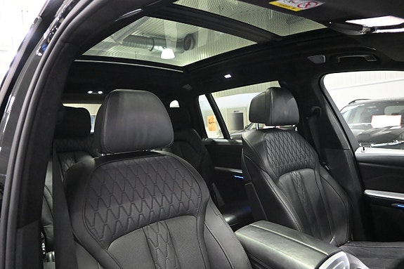 BMW X7 12 of 30