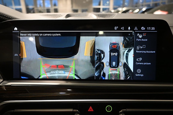BMW X7 27 of 30
