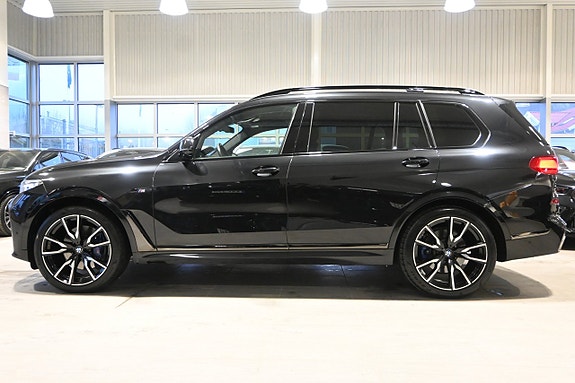 BMW X7 2 of 5
