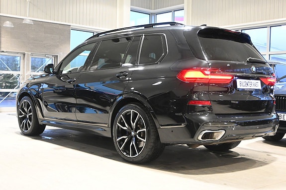 BMW X7 3 of 5
