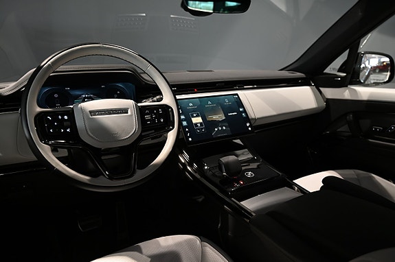 Land Rover Range Rover Sport 11 of 30