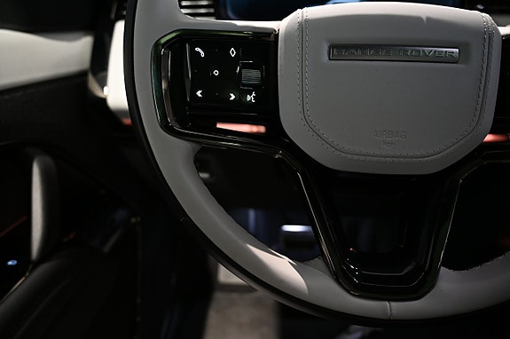 Land Rover Range Rover Sport 17 of 30