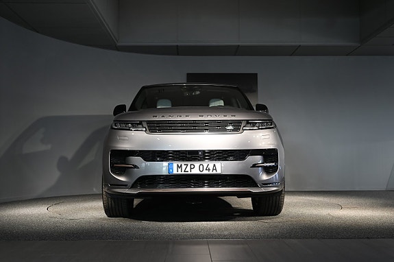 Land Rover Range Rover Sport 9 of 30
