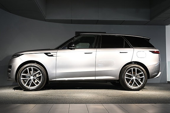 Land Rover Range Rover Sport 3 of 5
