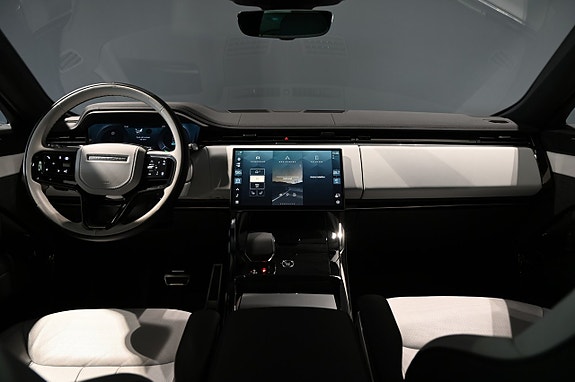 Land Rover Range Rover Sport 13 of 30