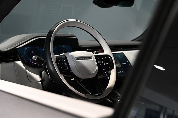 Land Rover Range Rover Sport 19 of 30