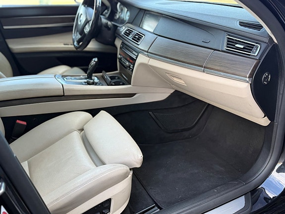 BMW 730 14 of 22