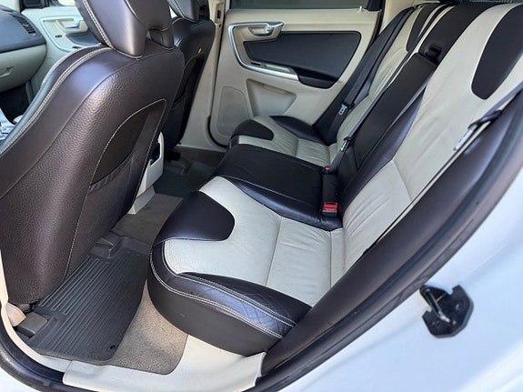 Volvo XC60 10 of 18