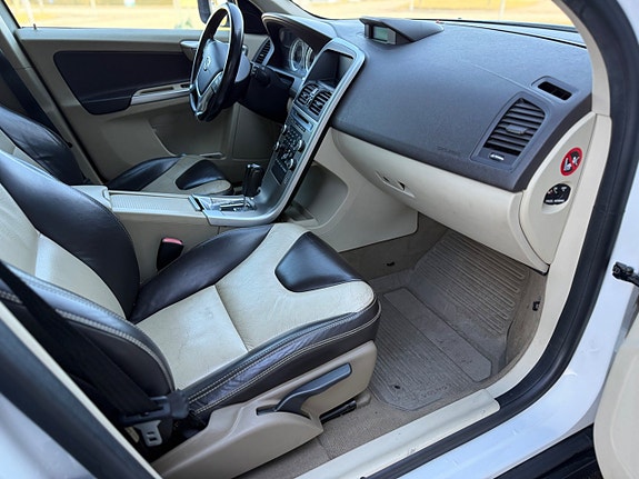Volvo XC60 12 of 18