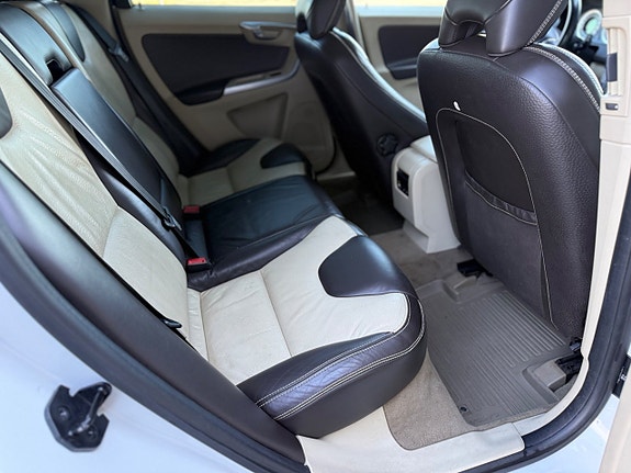 Volvo XC60 14 of 18