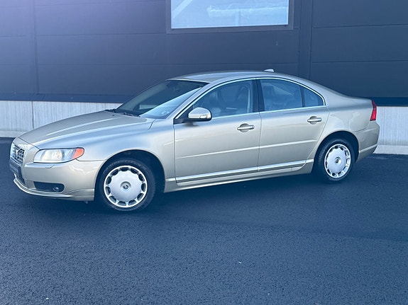 Volvo S80 2 of 17