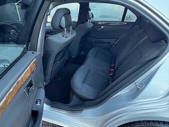 Mercedes-Benz E200 19 of 20