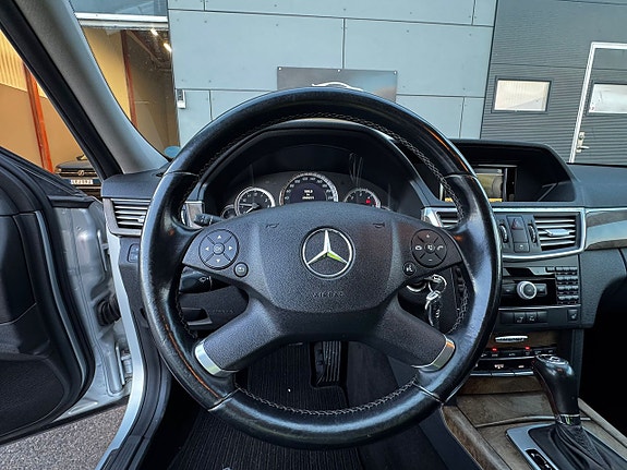 Mercedes-Benz E200 12 of 20