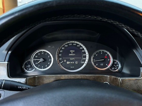 Mercedes-Benz E200 11 of 20