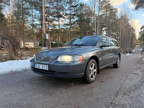 Volvo V70 3 of 5