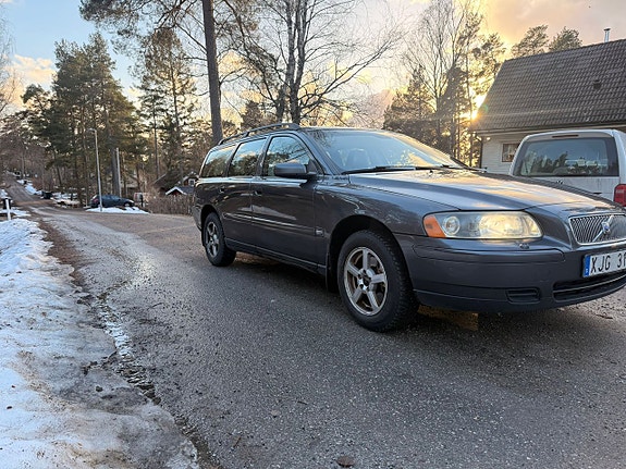 Volvo V70 2 of 5