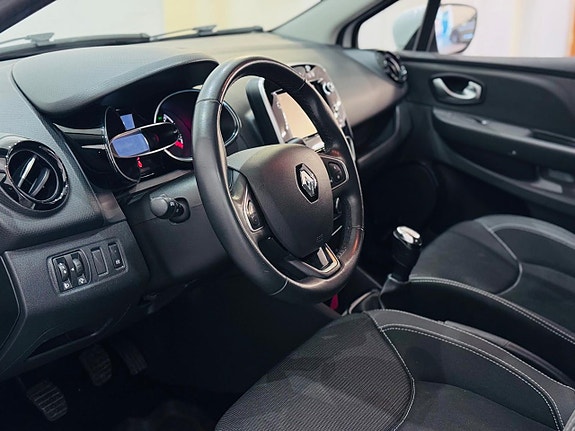 Renault Clio 9 of 16