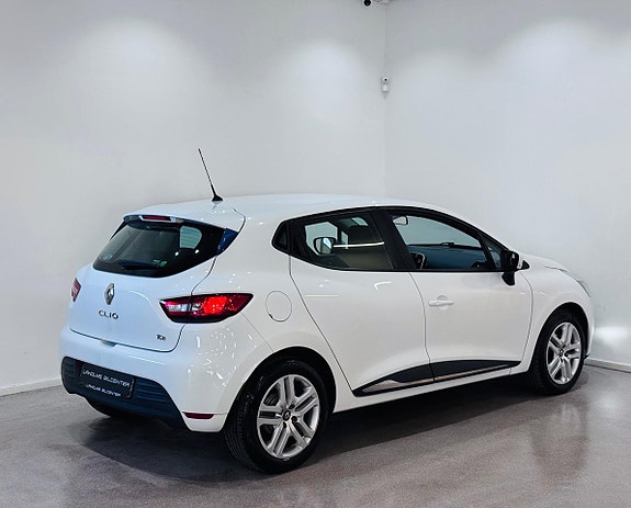 Renault Clio 16 of 16