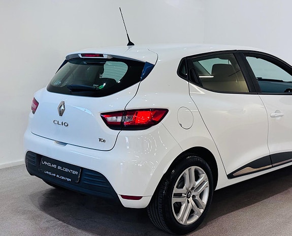 Renault Clio 15 of 16