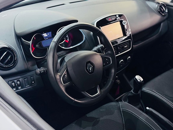 Renault Clio 8 of 16