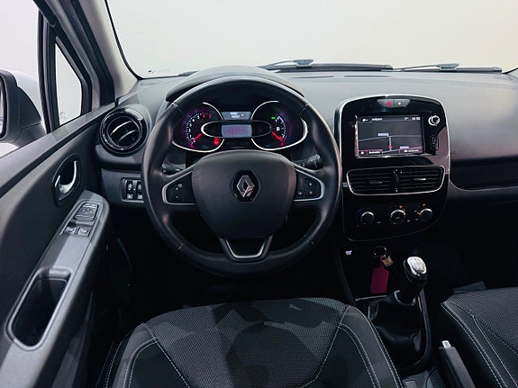 Renault Clio 14 of 16