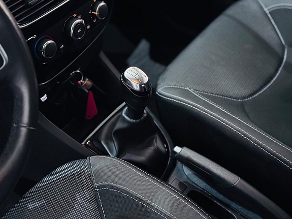 Renault Clio 10 of 16