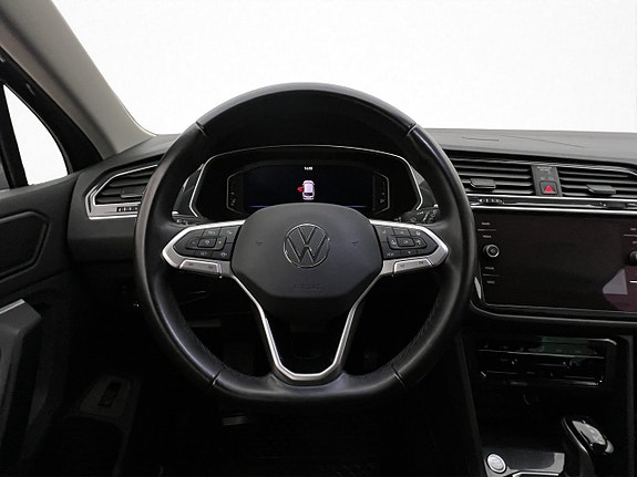 Volkswagen Tiguan 12 of 30