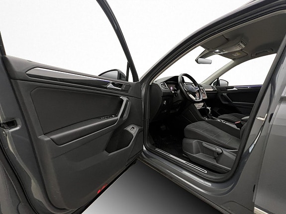 Volkswagen Tiguan 10 of 30
