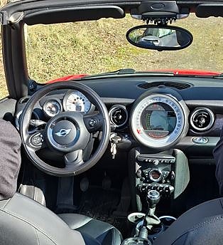 MINI Cooper 4 of 5