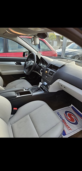 Mercedes-Benz C220 3 of 8