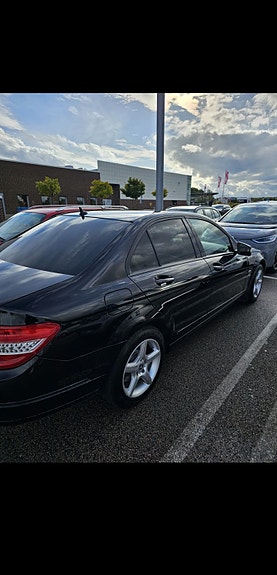 Mercedes-Benz C220 2 of 8