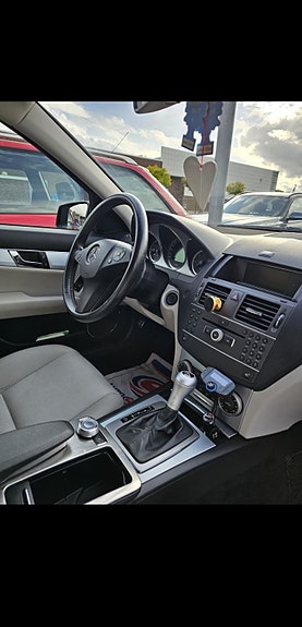Mercedes-Benz C220 4 of 8