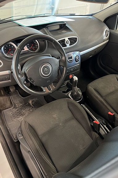 Renault Clio 8 of 13