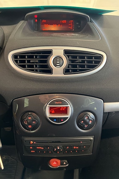 Renault Clio 10 of 13
