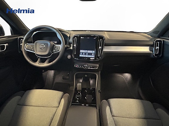 Volvo XC40 6 of 13