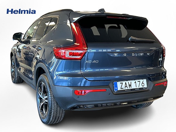 Volvo XC40 2 of 5