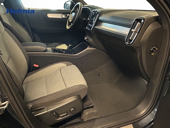 Volvo XC40 10 of 13