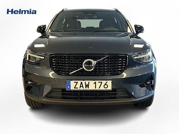 Volvo XC40 4 of 5