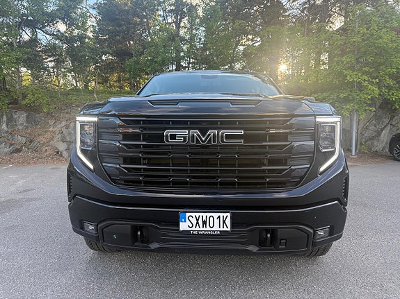 GMC Sierra 2 of 5