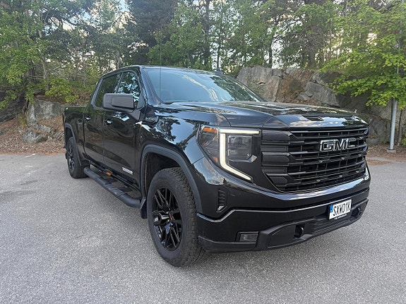 GMC Sierra 3 of 5