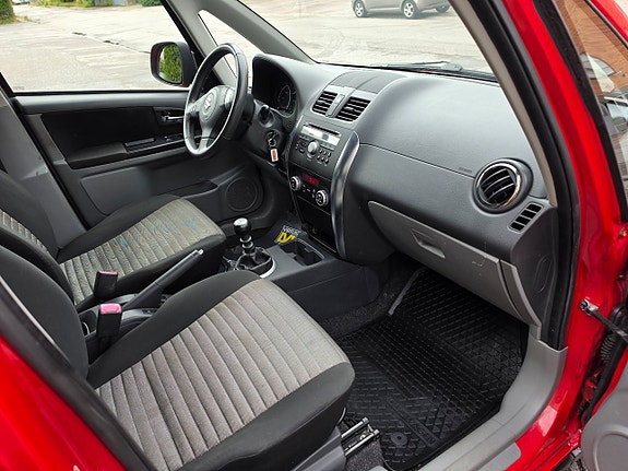 Suzuki SX4 14 of 23