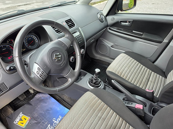 Suzuki SX4 15 of 23