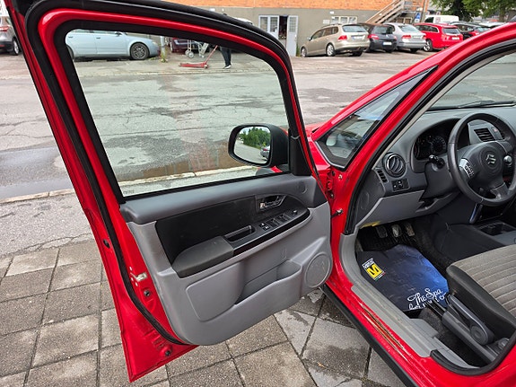 Suzuki SX4 13 of 23